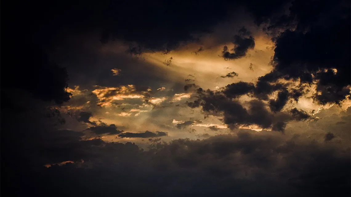Ein Sonnenuntergang bei Gewitter